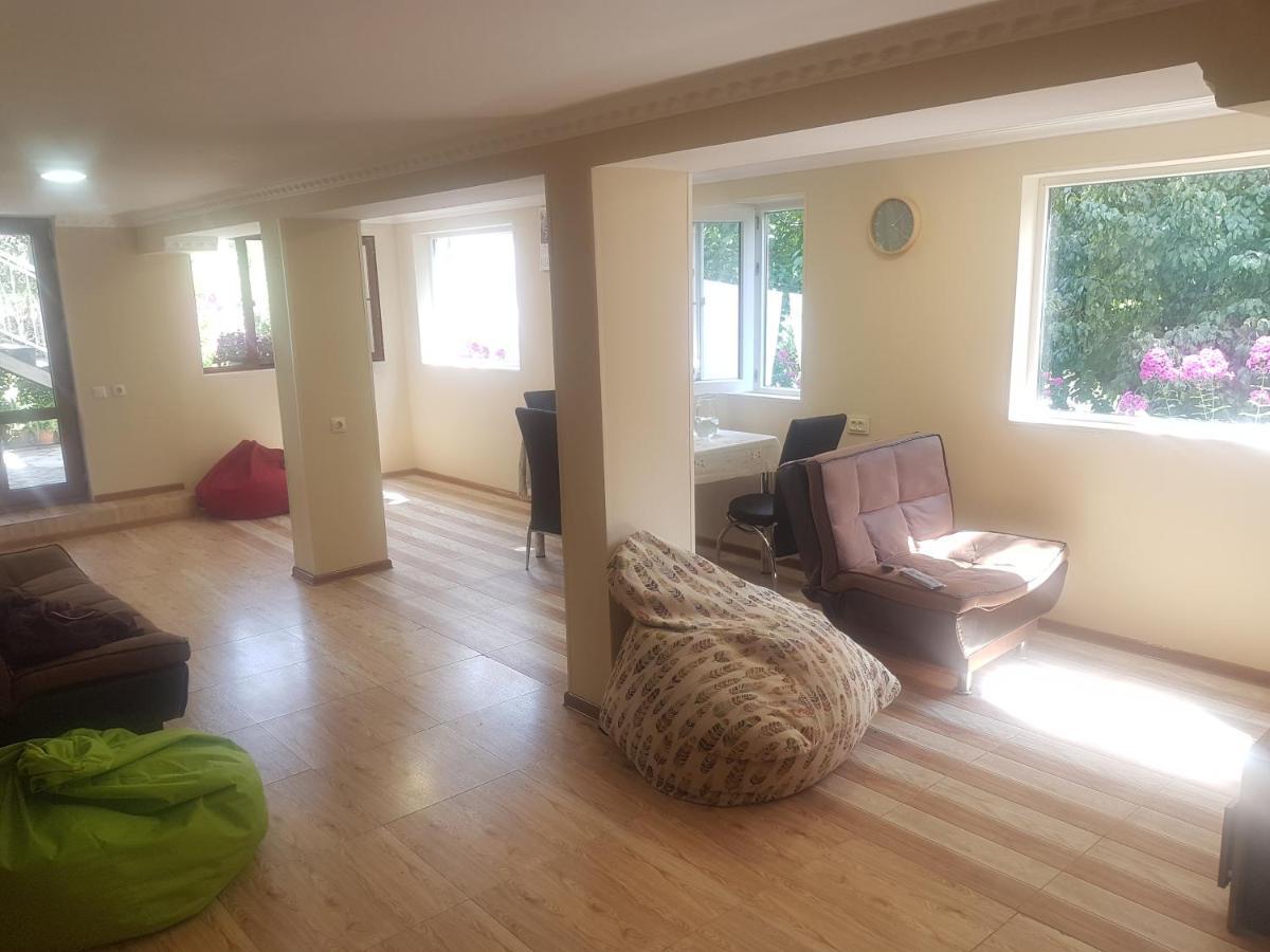 מסטיה Guesthouse Am Museum מראה חיצוני תמונה